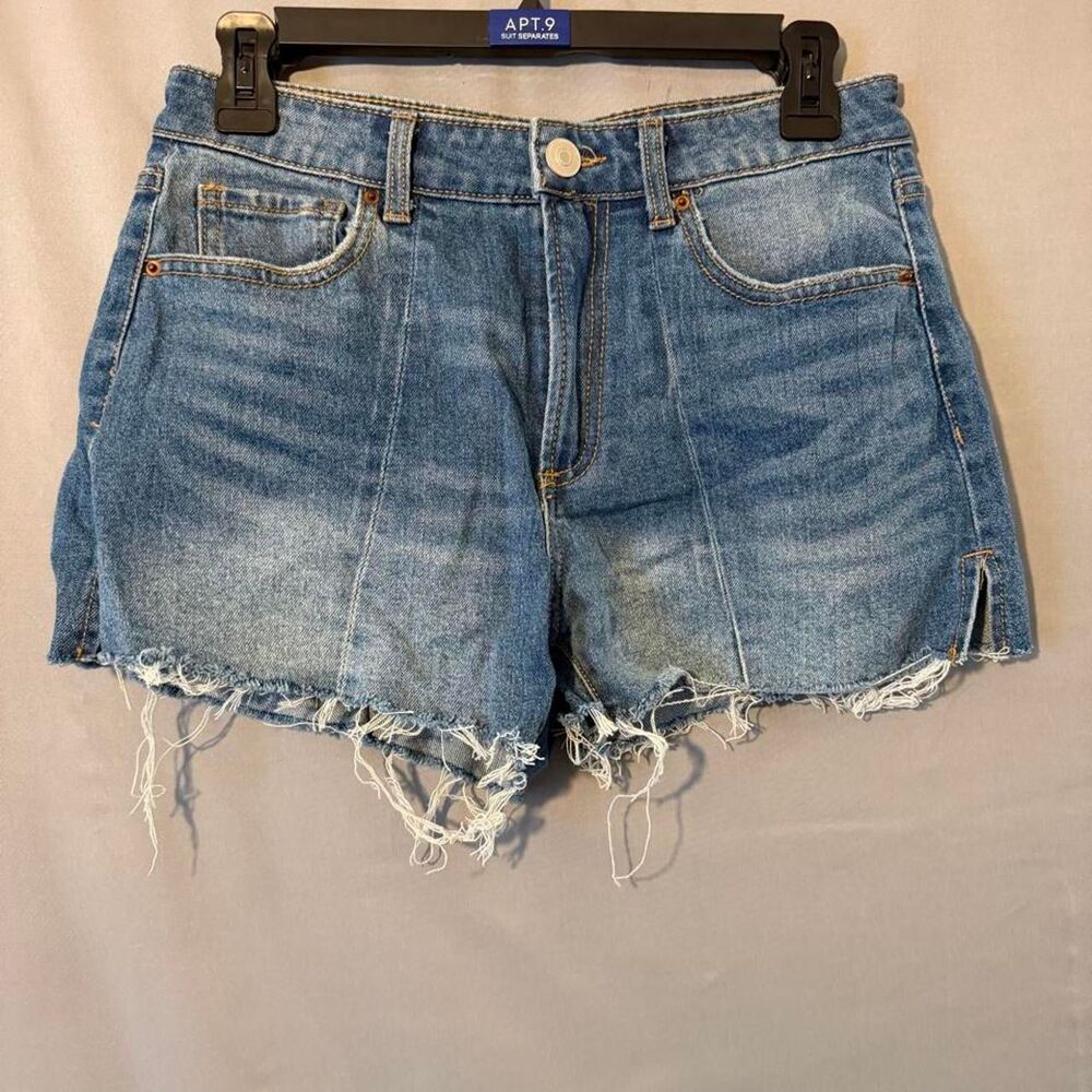 No Boundaries Distressed Jean shorts